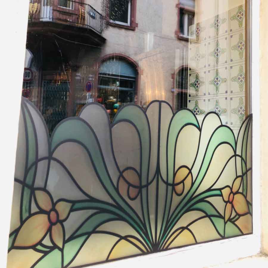 Buntglas Fensterfolie im floralen Jugendstil für Flügeltüren mittig teilbar