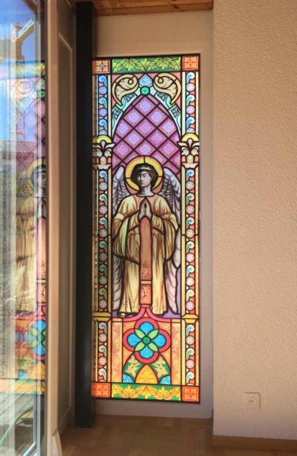 Fensterdekor Kirchenfenster aus selbstklebender Folie. Kirchenfenster als Sichtschutz - Kundenbild