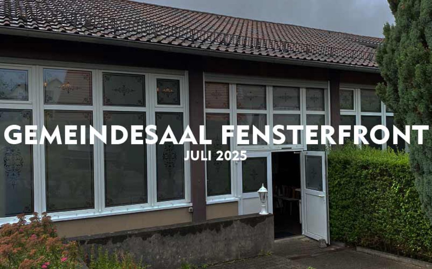 Fensterfront Sichtschutz Gemeindesaal Weinheim Verklebung von COLORFOL Dekorfolien