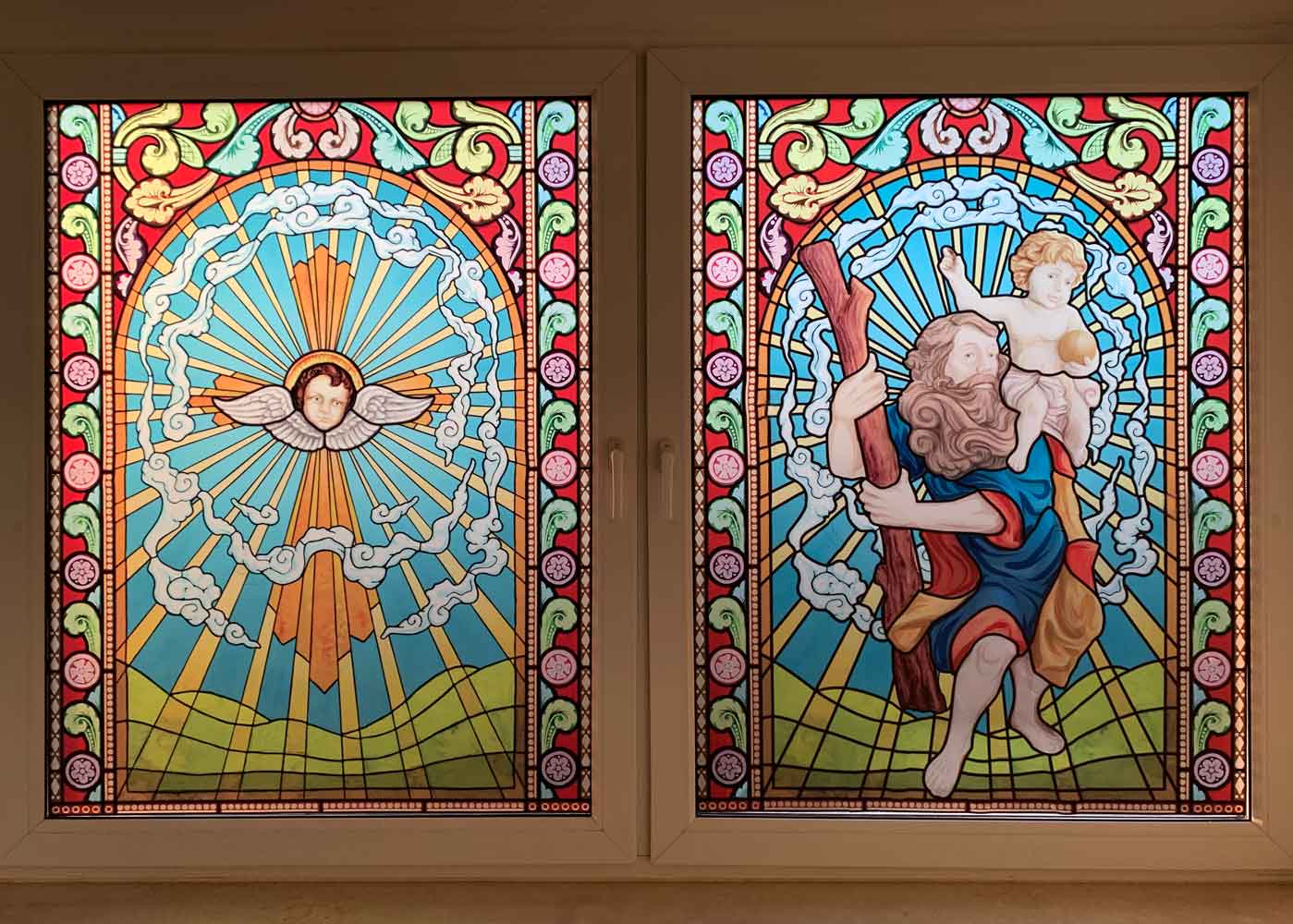 Kirchenfenstermotiv, Kirchenfenster aus selbstklebender Folie. Buntglasfenster Sichtschutzfolie "Christophorus"